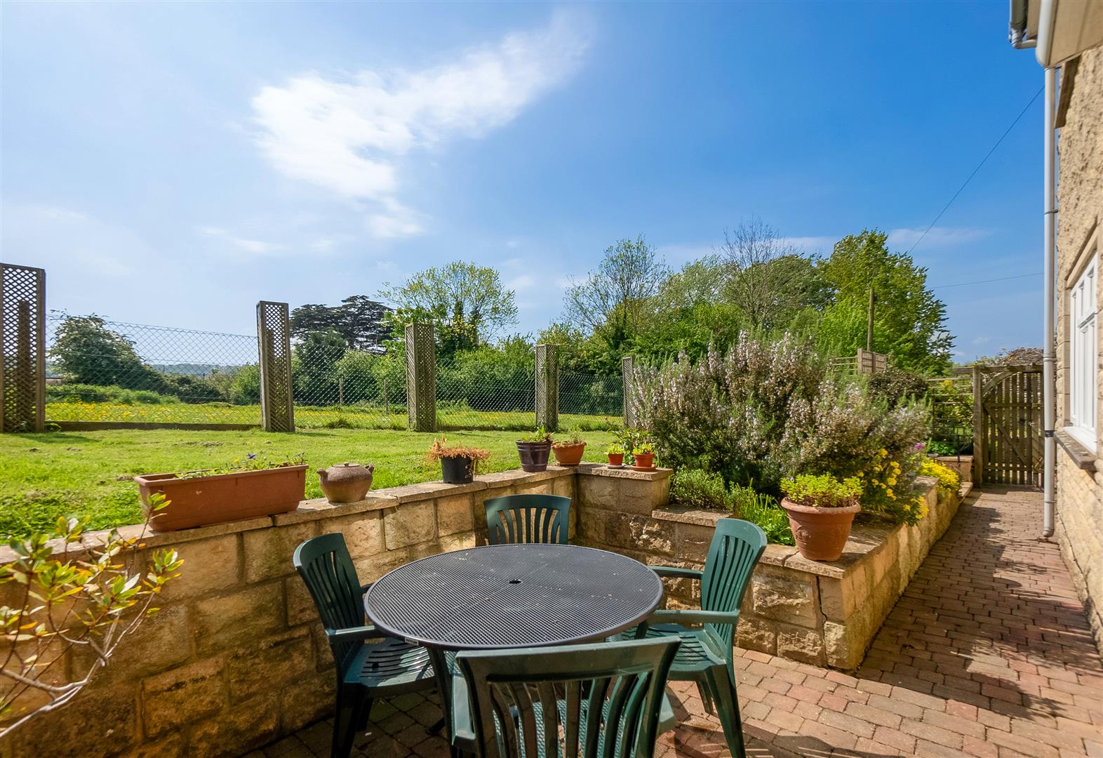 3 Bed, 3 Bath Property For Sale in WestonSubedge, GL55 6QQ